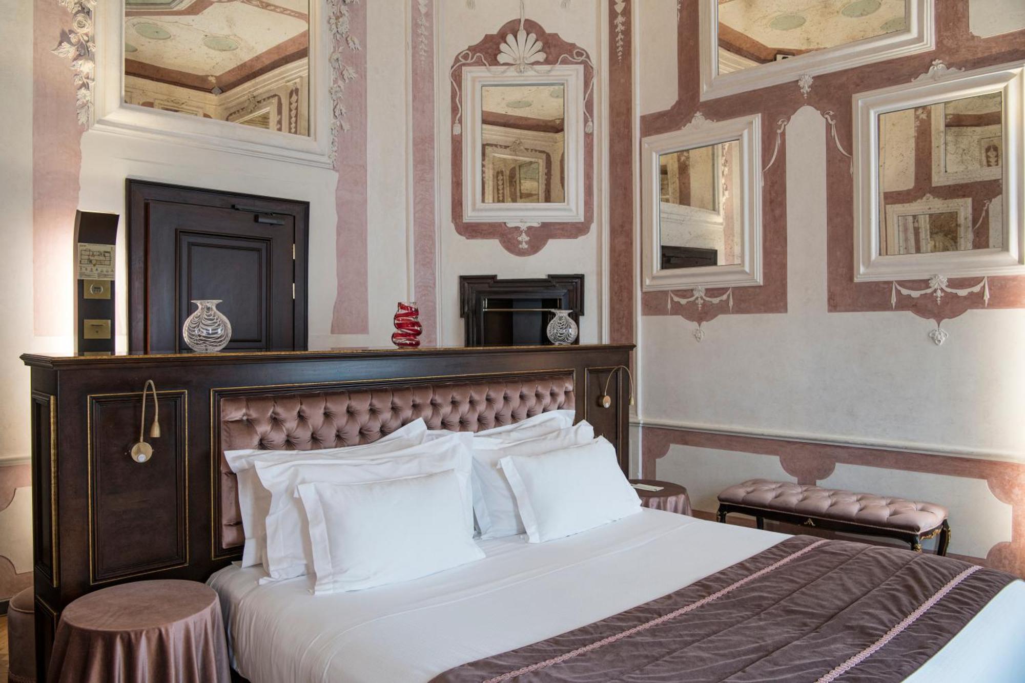 【再入荷】 MOCENIGO NANI HOTEL 5⋆ PALACE Lowest ≡ Italy Venice, ≡ ベッドフレーム